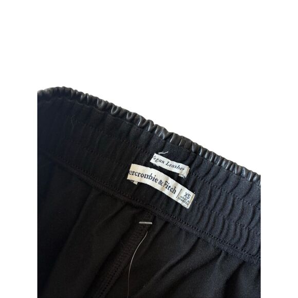 NEW Abercrombie & Fitch Vegan Leather Dolphin Hem Shorts Size XS Black Pull On - Picture 4 of 11
